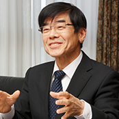 副理事長 永井 量基 様