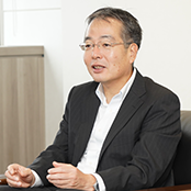 システム企画部 部長 照内 基晴 様