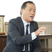 カスタマーサービス部 カスタマーサービス課 課長 星野 佳幸 様