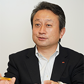 情報システムセンター マネージャー(請求マスタチームリーダー)小林 進 様