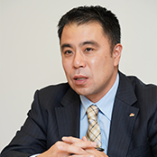 管理センター センター長 前田 誠治 様
